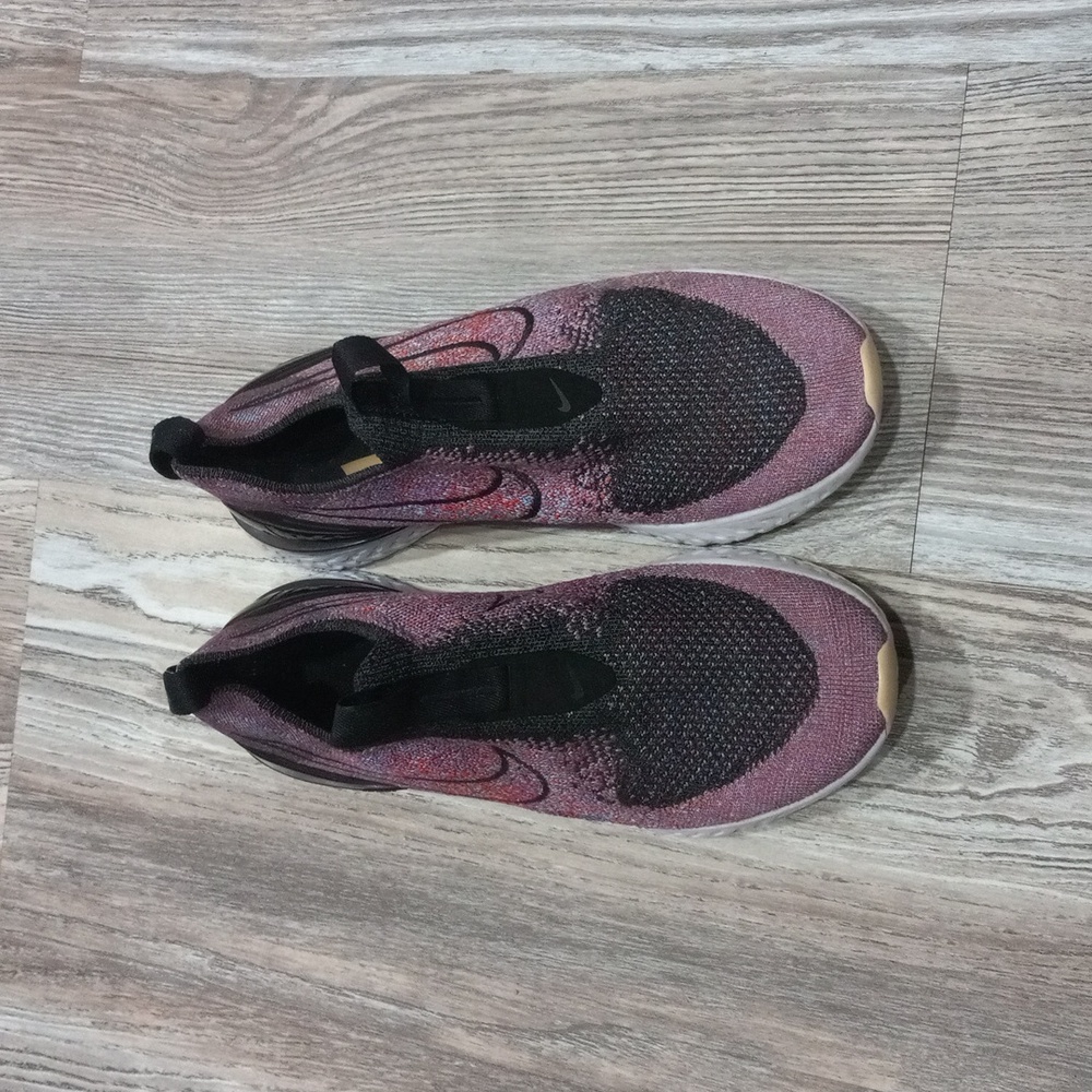 Nike Women's Epic Phantom React Flyknit Sneaker Size 7Y